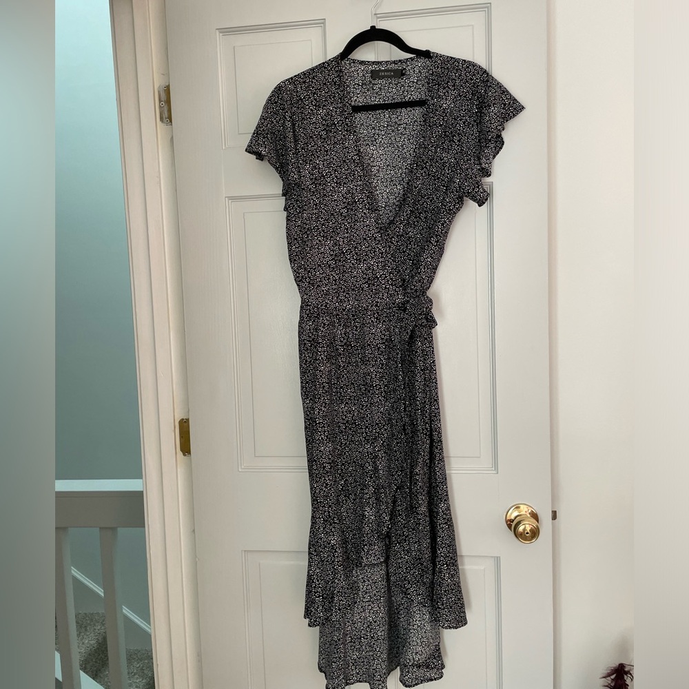 Euc Zesica black and white tie polka dot wrap dress size medium